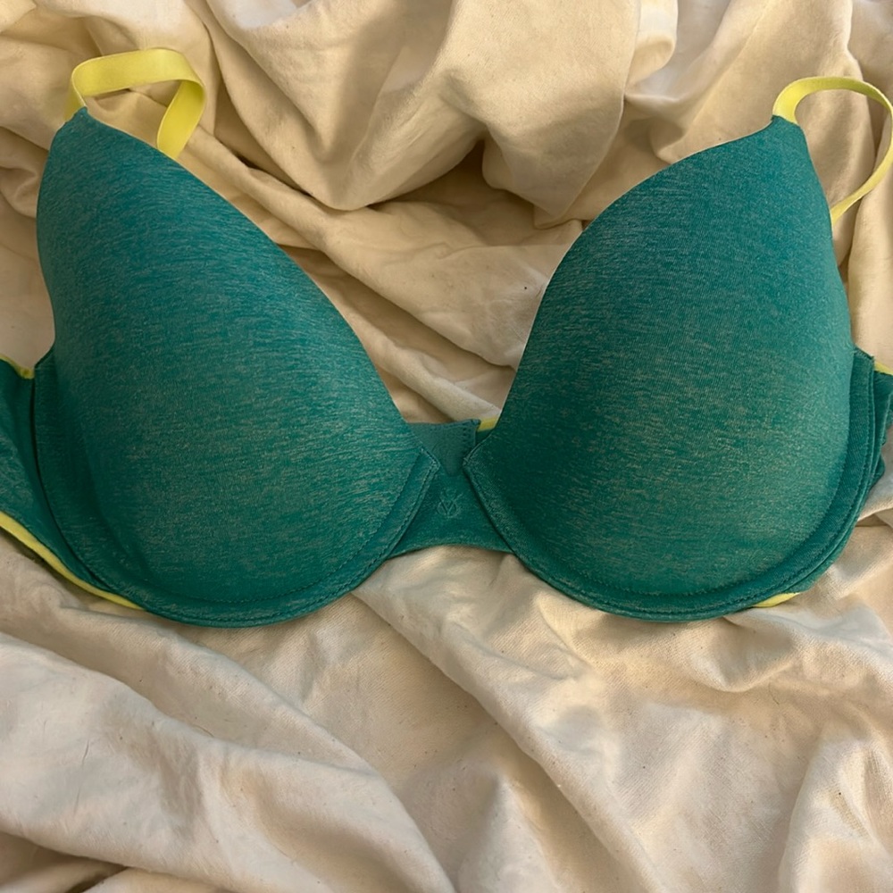 Victoria’s Secret semi Demi bra 36C